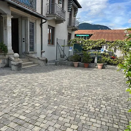 Lucia, Di Como, Apartamento