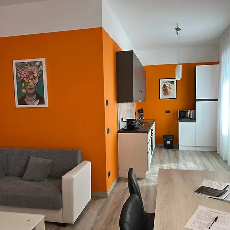 Lucia, Di Como, Apartmán Dongo